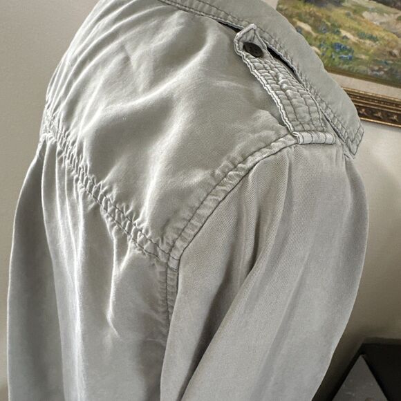 Universal Thread Women's Button Up Sz M Green Pockets Boho Army 100% Lyocell - Picture 3 of 10